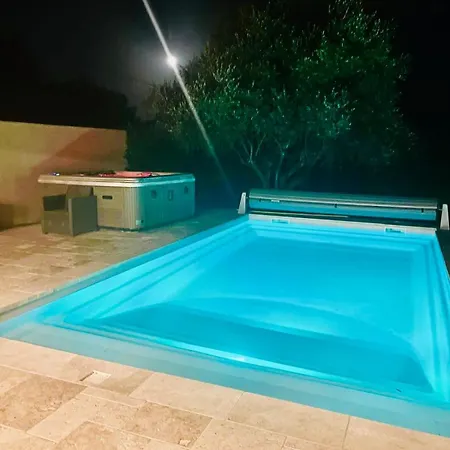 Feriehus Charming House In With Pool & Jacuzzi Alès